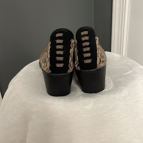 Steven by Steve Madden Women's Metallic Gold Woven Low Heel Shoes – Size 9 - Picture 3 of 7